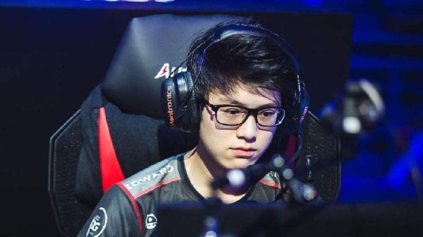 在攻防两端 在攻防两端